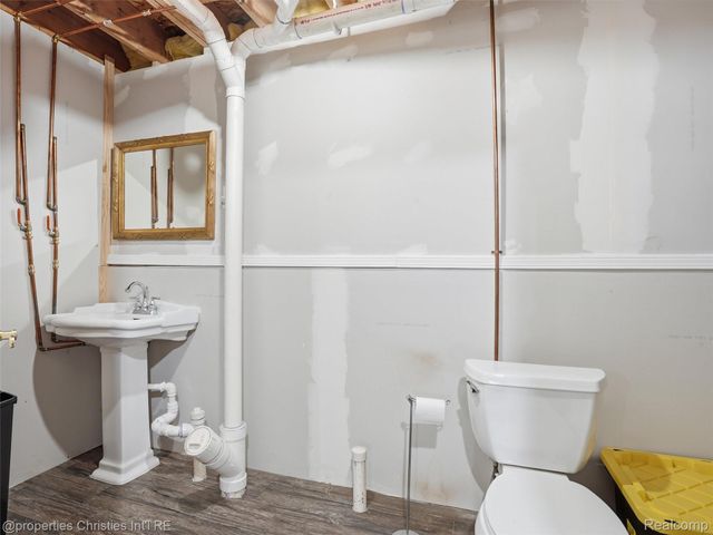 517 Cove View Drive, Waterford Charter Township, MI 48327