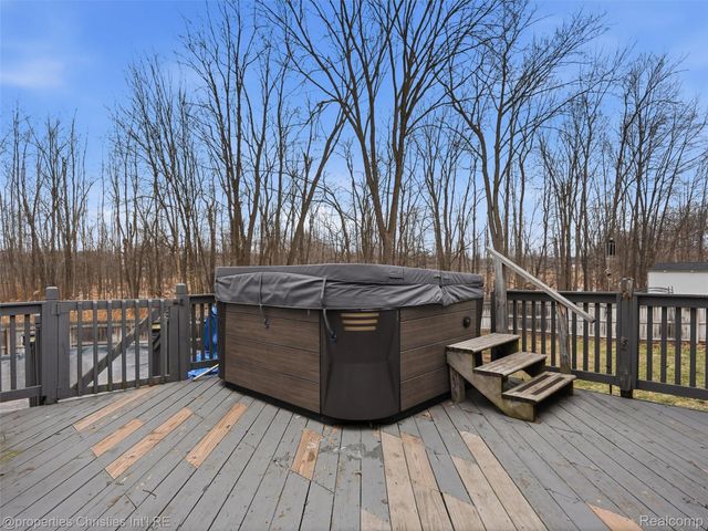 517 Cove View Drive, Waterford Charter Township, MI 48327