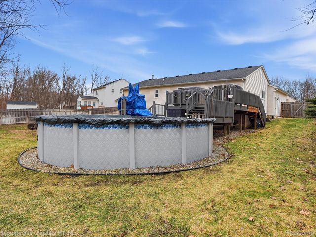 517 Cove View Drive, Waterford Charter Township, MI 48327