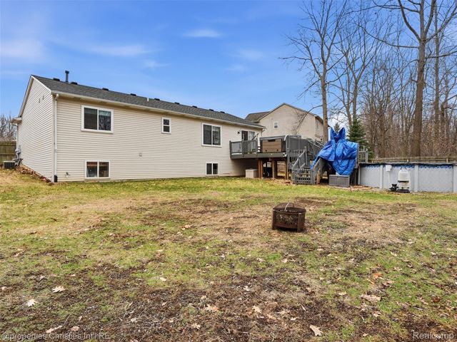 517 Cove View Drive, Waterford Charter Township, MI 48327