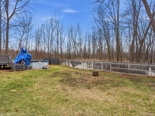 517 Cove View Drive, Waterford Charter Township, MI 48327