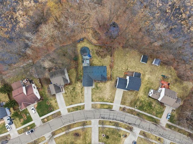 517 Cove View Drive, Waterford Charter Township, MI 48327