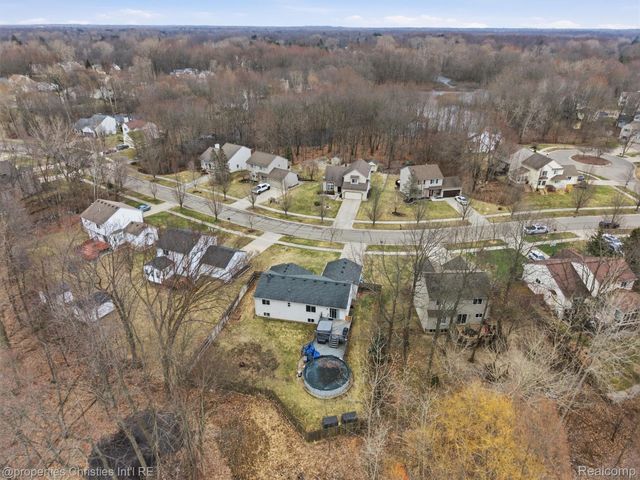 517 Cove View Drive, Waterford Charter Township, MI 48327