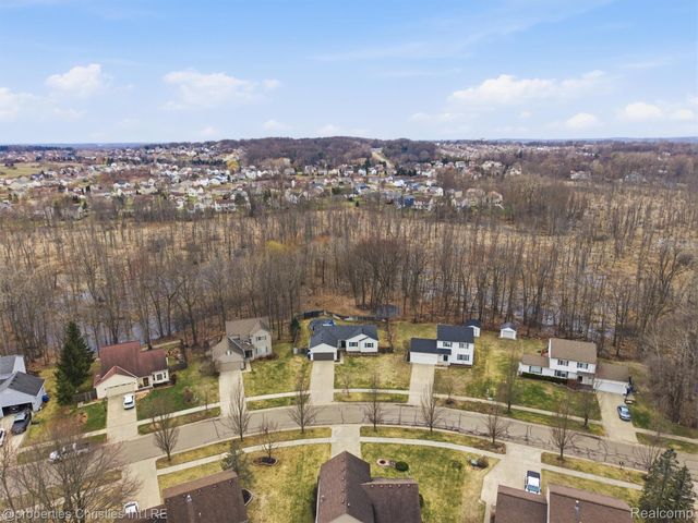 517 Cove View Drive, Waterford Charter Township, MI 48327