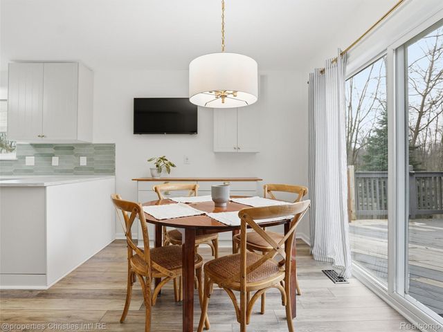 517 Cove View Drive, Waterford Charter Township, MI 48327