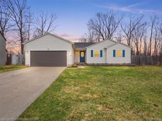 517 Cove View Drive, Waterford Charter Township, MI 48327