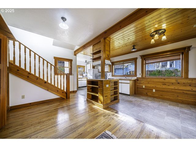 126 NURSERY St, Ashland, OR 97520