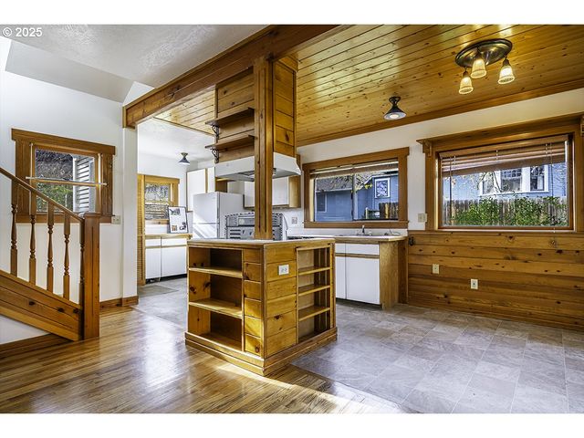 126 NURSERY St, Ashland, OR 97520