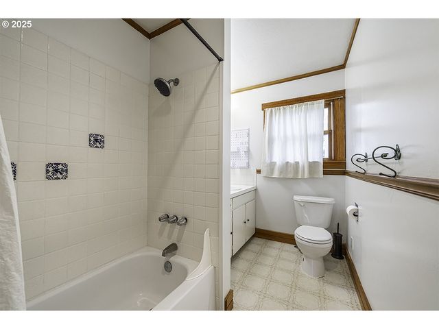 126 NURSERY St, Ashland, OR 97520