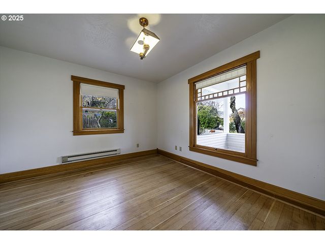 126 NURSERY St, Ashland, OR 97520