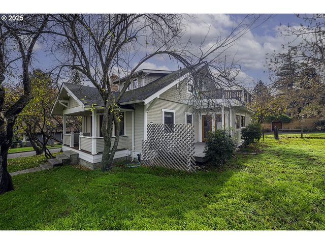 126 NURSERY St, Ashland, OR 97520