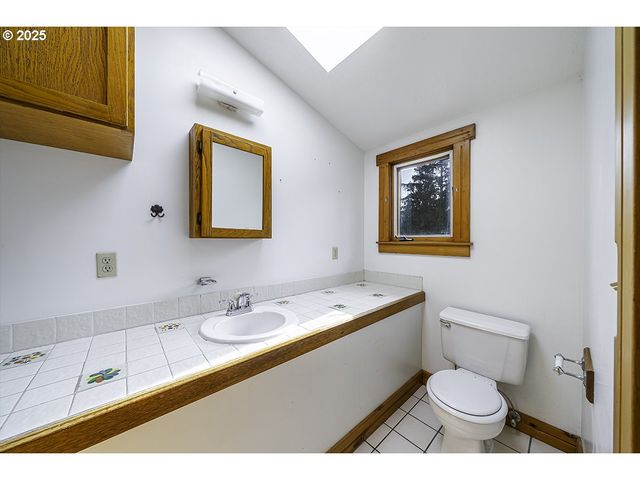 126 NURSERY St, Ashland, OR 97520