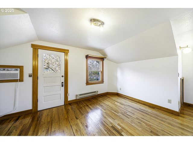 126 NURSERY St, Ashland, OR 97520