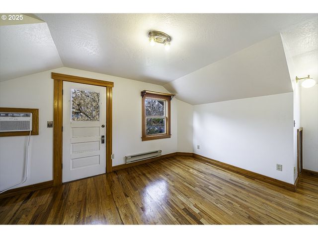 126 NURSERY St, Ashland, OR 97520