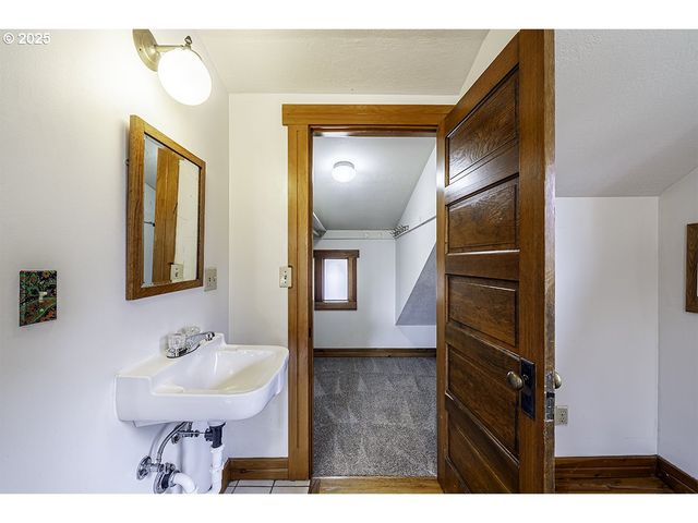 126 NURSERY St, Ashland, OR 97520