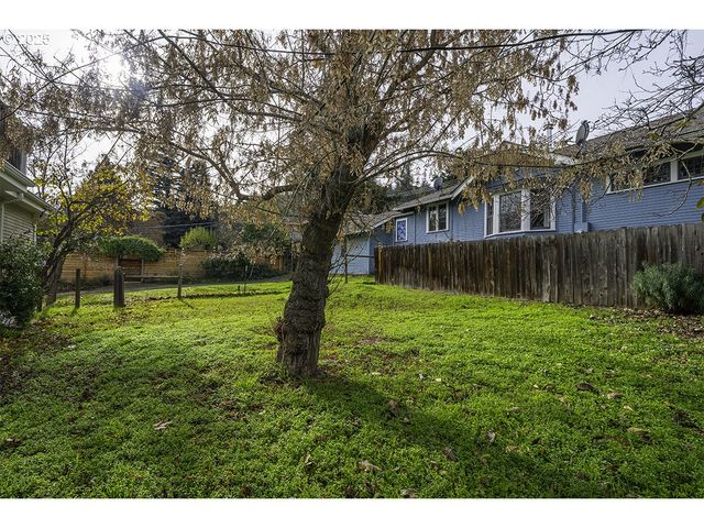 126 NURSERY St, Ashland, OR 97520