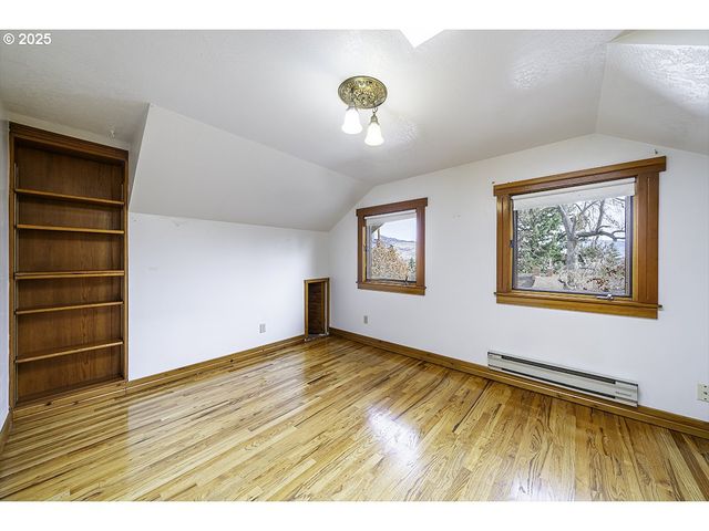 126 NURSERY St, Ashland, OR 97520