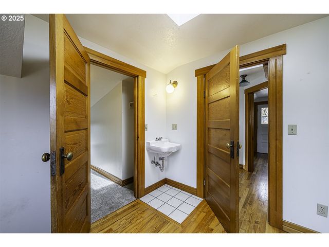 126 NURSERY St, Ashland, OR 97520