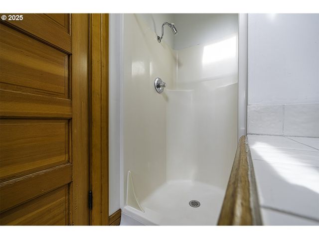 126 NURSERY St, Ashland, OR 97520