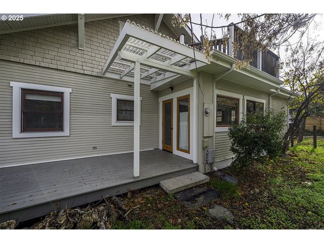 126 NURSERY St, Ashland, OR 97520