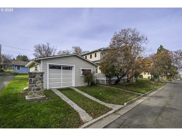 126 NURSERY St, Ashland, OR 97520