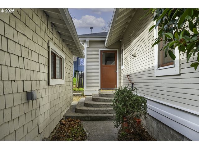 126 NURSERY St, Ashland, OR 97520