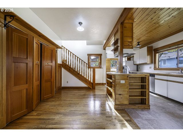 126 NURSERY St, Ashland, OR 97520