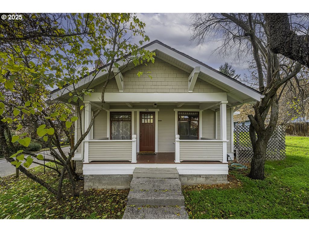 126 NURSERY St, Ashland, OR 97520