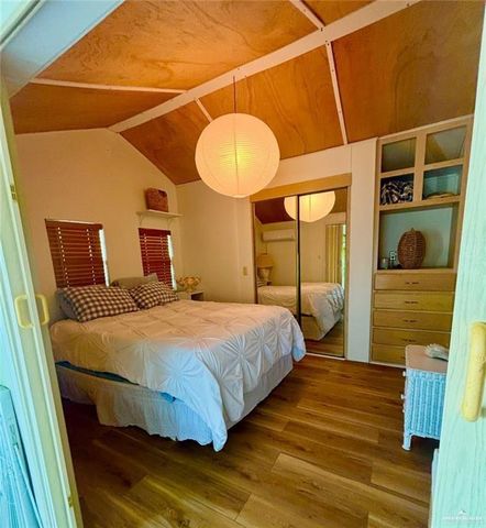 842 W Oyster Drive, Port Isabel, TX 78578