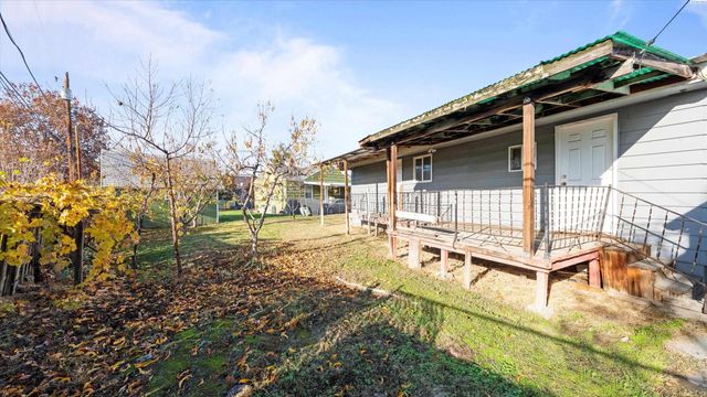 720 W Sylvester Street, Pasco, WA 99301