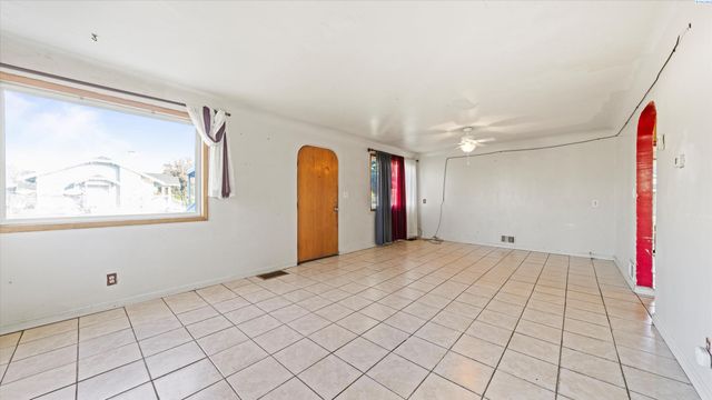 720 W Sylvester Street, Pasco, WA 99301