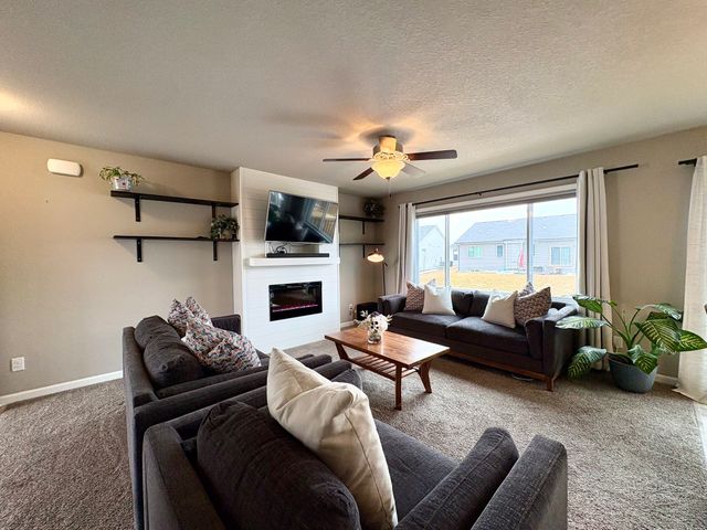 3542 NE Winding Trail Drive, Ankeny, IA 50021