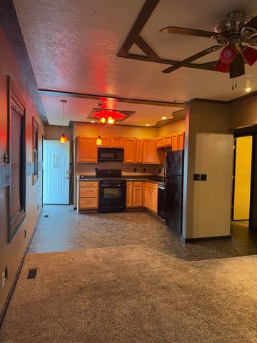 521 13th St NW, Minot, ND 58703