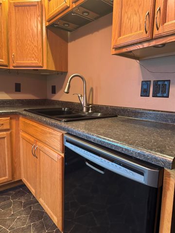 521 13th St NW, Minot, ND 58703