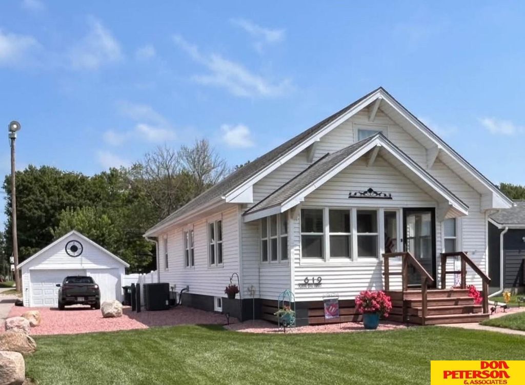 619 S 13 Street, Tekamah, NE 68061