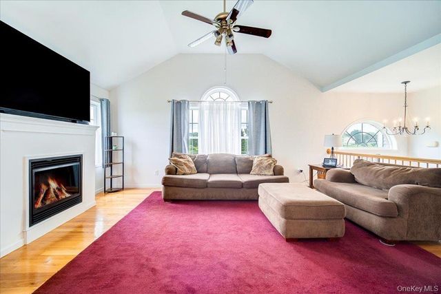 5 Sunrise Drive, Milton, NY 12547