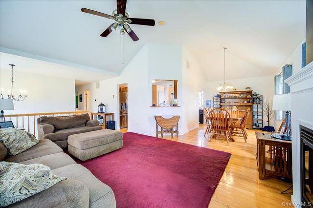 5 Sunrise Drive, Milton, NY 12547