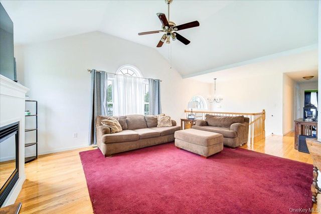 5 Sunrise Drive, Milton, NY 12547
