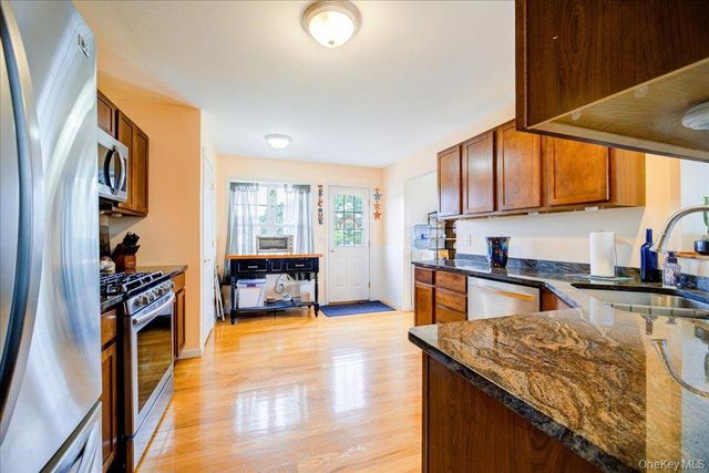 5 Sunrise Drive, Milton, NY 12547