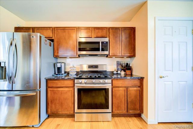 5 Sunrise Drive, Milton, NY 12547