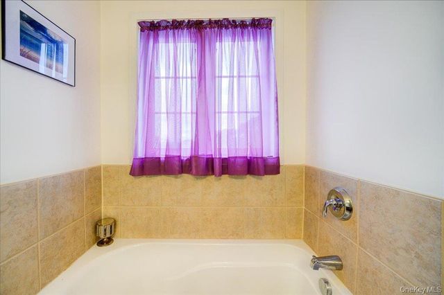 5 Sunrise Drive, Milton, NY 12547