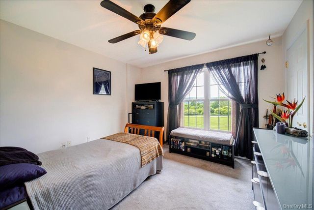 5 Sunrise Drive, Milton, NY 12547