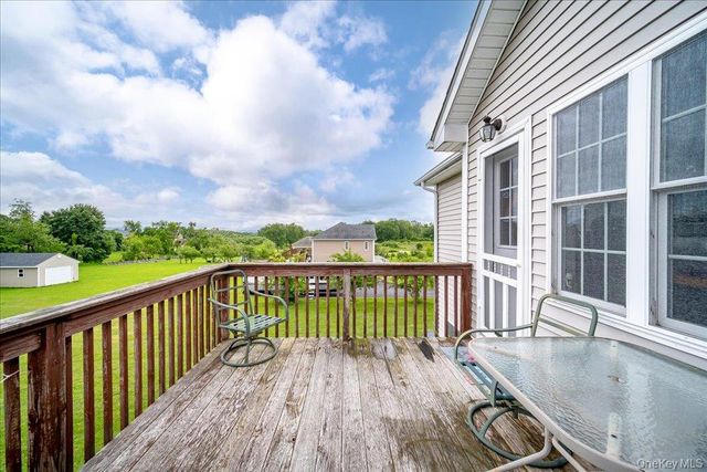 5 Sunrise Drive, Milton, NY 12547