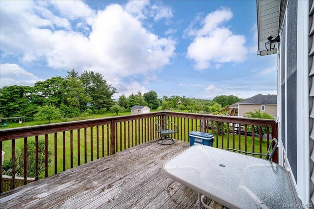 5 Sunrise Drive, Milton, NY 12547