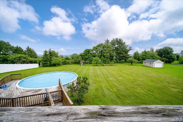 5 Sunrise Drive, Milton, NY 12547