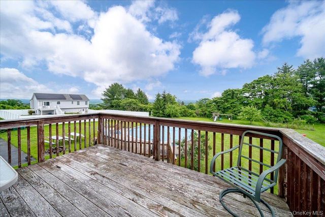 5 Sunrise Drive, Milton, NY 12547