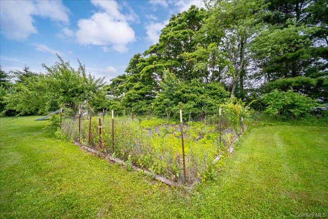 5 Sunrise Drive, Milton, NY 12547