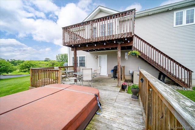 5 Sunrise Drive, Milton, NY 12547