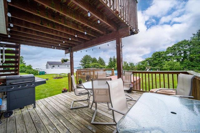 5 Sunrise Drive, Milton, NY 12547