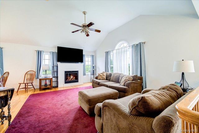 5 Sunrise Drive, Milton, NY 12547